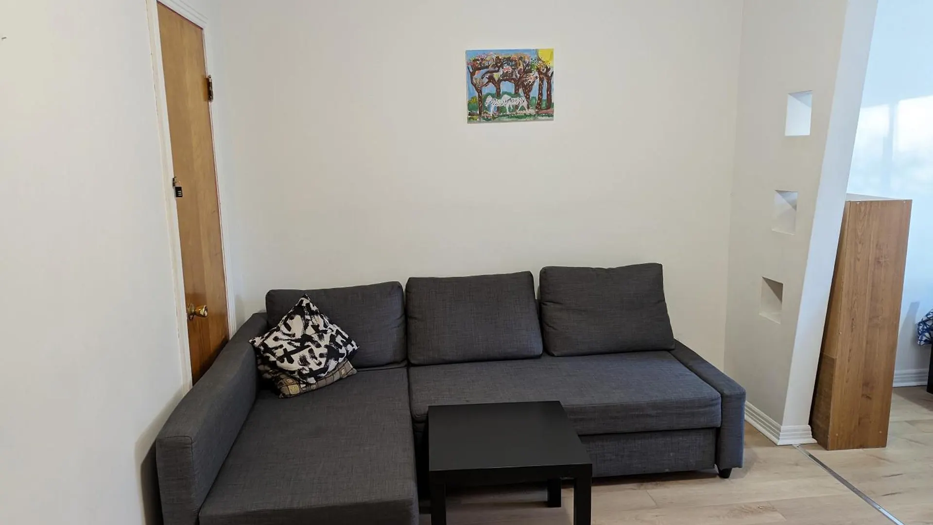 Harmony Room Near Metro Monk Station With Self Check-In مونتريال بيت ضيافة