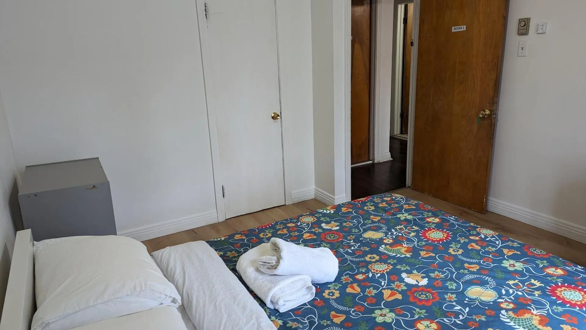 Harmony Room Near Metro Monk Station With Self Check-In مونتريال