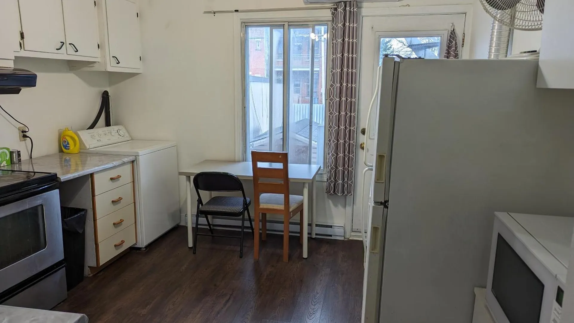 Harmony Room Near Metro Monk Station With Self Check-In مونتريال بيت ضيافة